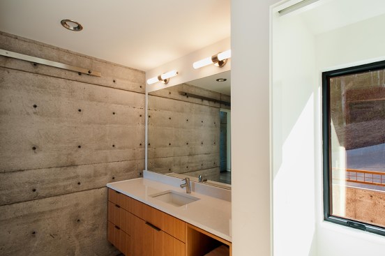 Hillside House bathroom