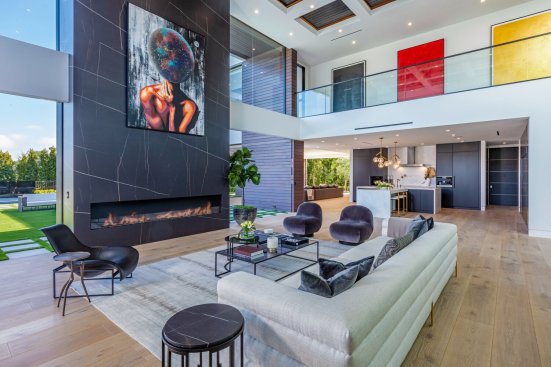 Double height open volume bright modern luxury home in Los Angeles.