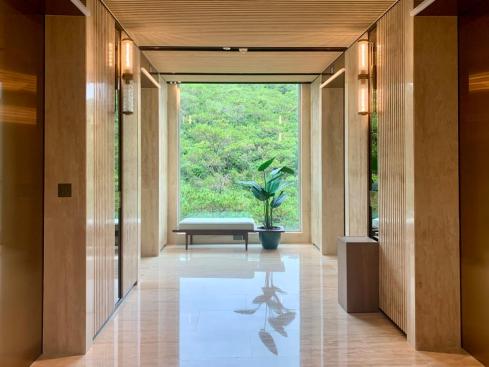 Guest room floor lift lobby