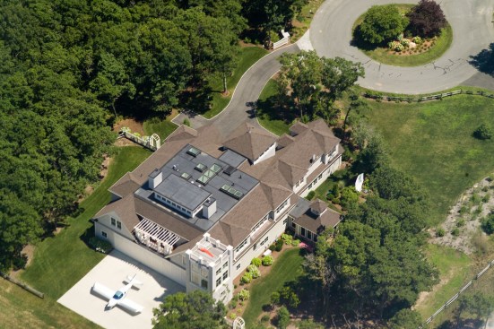 This image may not be used without a license and express written permission from Damianos Photography.