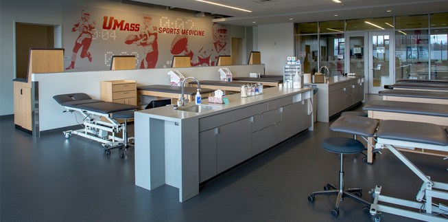 University+of+Massachusetts%e2%80%93Amherst+McGuirk+Alumni+Stadium%2c+HOK%2c+Amherst