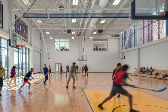 Expansive north and south-facing glazing provides a completely daylit environment in the teaching gymnasium. An all-glass overhead opens directly onto the wellness courtyard, allowing classes to spill outdoors.