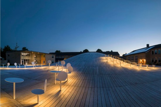 Seating+area%2c+night.