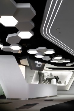 Original+hexagonal+lighting+at+the+45+F+reception