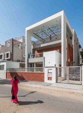 Spacious semi-covered green terraces at all floor levels..