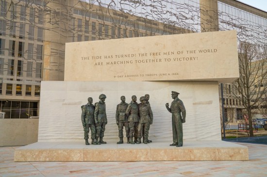 Eisenhower addressing the men of the 101st Airborne Division just before D-Day, one of the bronze sculptures on the site by Sergey Eylanbekov