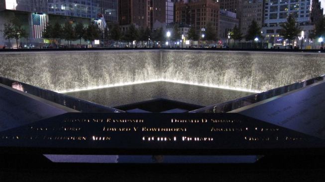The two 200-foot-square reflecting pools mark the original footprints of the towers. Each pool features a 30-foot cascading waterfall on every side, illuminated by a custom-designed submersible fixture. A bronze parapet wall inscribed with the names of the victims rings the reflecting pools.