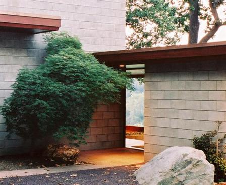The house's simplicity and massing, shown here in the entry court, recall other late Usonian houses.