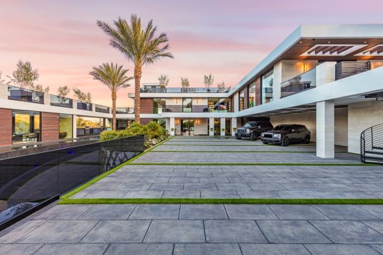 Modern luxury Brentwood resort style home entry driveway.