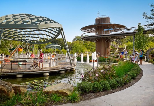 The+240-foot+long+Texas+Skywalk+has+a+terminus+with+a+stair+and+an+elevator+at+White+Rock+Lake.+Exhibits+along+the+way+highlight+physical+features+and+flora.