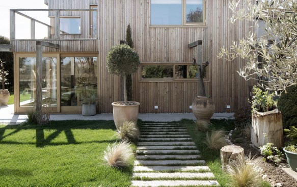 Island Cottage by Paul Cashin Architects