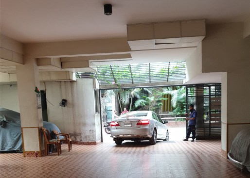 Drive way and Parking of Rosetta Royal