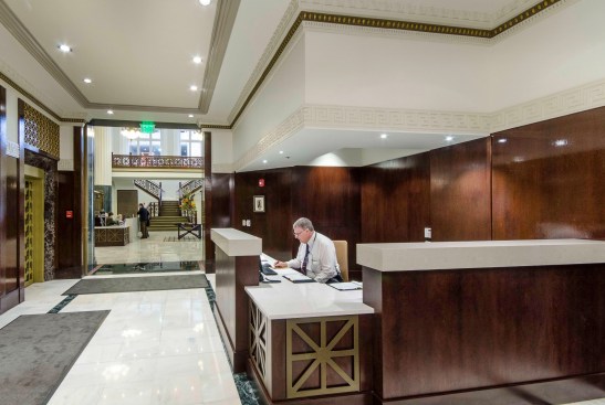 Barnes+%26+Thornburg+Lobby+Renovation%2c+Indianapolis%2c+Ind.%2c+by+Schmidt+Associates