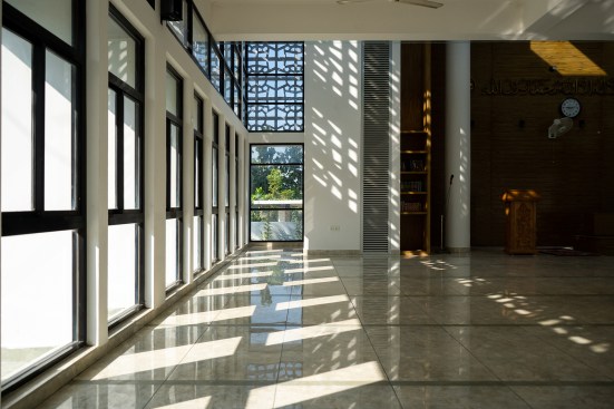 Play of light & shadow