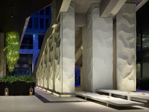 The concrete “waterfall” and the “swimming ducks” become perfect alternatives for outdoor water features in the long, cold winter of Beijing