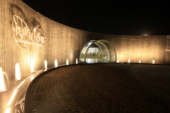 Semicircular water wall encloure  entrance plaza