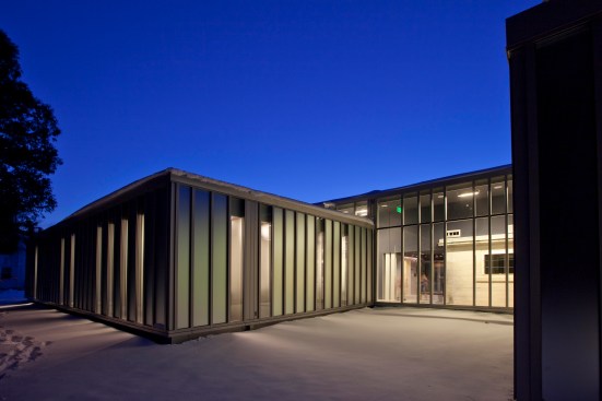 Exterior view of environmental studies classroom. designLAB connected the addition with the original structure with a glass gallery corridor.