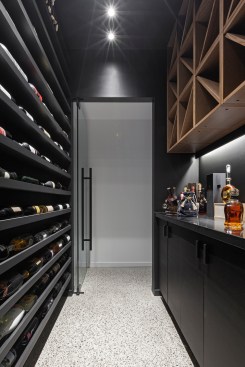 Out(side)In House / wine cellar