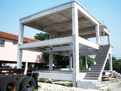 The structural skeleton of the building consists of steel and concrete.