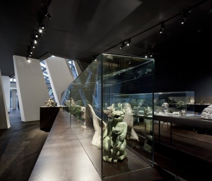 Light-controlled gallery.