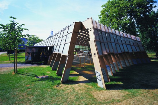 Serpentine+Gallery+Pavilion+2005%2c+designed+by+%c3%81lvaro+Siza%2c+and+Eduardo+Souto+de+Moura+with+Cecil+Balmond+%2f+Arup