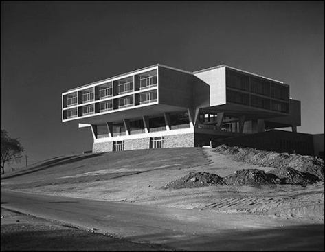 Milwaukee War Memorial, Milwaukee Wis., by Eero Saarinen.
