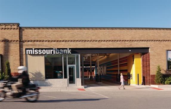 The Brookside branch, which opened in 2010, is the most recent project that Helix has completed for Missouri Bank. It adapted another auto-related building (this time a car dealership dating to the 1930s) into a combination walk-up?drive-through banking center, turning the former service bays into a throughway for cars that runs down the center of the building.