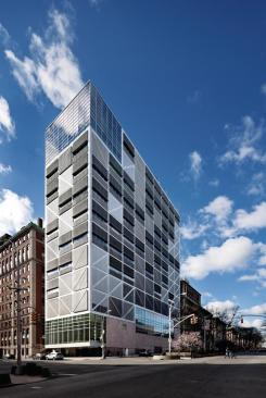 The fa?ades (including the north and west, this image) incorporate extruded aluminum louvers and clear anodized aluminum panels.