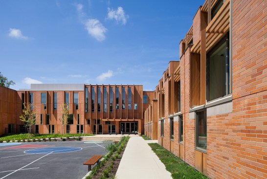 Lower+School+Entry+Framed+by+South+Facing+Classroom+Wing