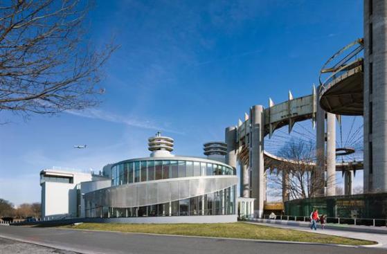 In the shadow of the remnants of Philip Johnson?s 1964 World?s Fair Observation Towers and Tent Of Tomorrow, Caples Jefferson Architects? renovation to Queens Theatre included the addition of a new reception venue.