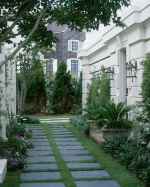 Entry walkway at Chadsworth Cottage