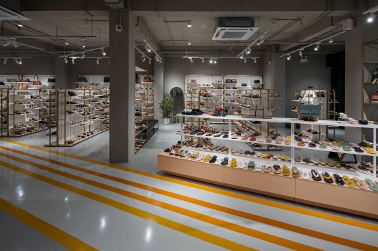 Women's footwear area - Second floor