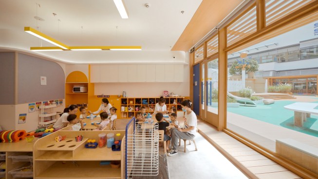 27_Classroom 01