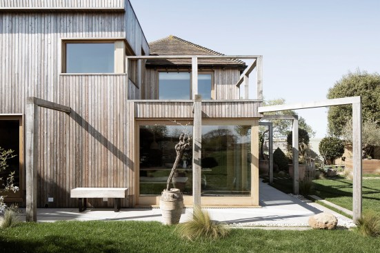 Island Cottage by Paul Cashin Architects