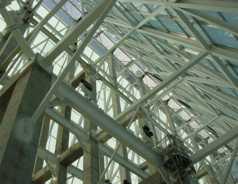 Inside the top, a set of three, 400W metal halide fixtures with 3000K Chromafit lamps have varying beams (vertical flood, horizontal spot, and narrow spot) to evenly light the 110 foot sloped surfaces. The fixtures are positioned to carefully minimize shadowing from the structure. Fixtures mounted just 8 feet from the floor illuminate the vast expanse of the surfaces.