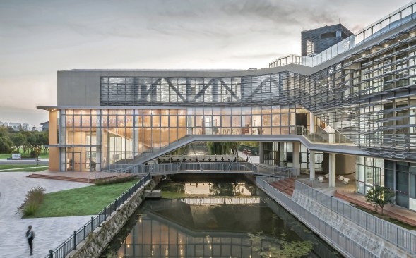 The core structure is the pretensioned concrete truss on the third level.