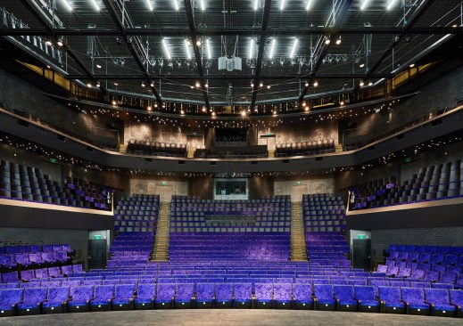 The seats in the Recital Hall have the same golden fabric as the Concert Hall and oak lines the walls. The upper part of this hall is enclosed by a circle of sound absorbing curtains, allowing for the reverberation time within the space to be tuned to specific types of performance.