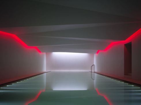 Color variable LEDs were used to create a warm glow similar to dimmed halogen for a more relaxed and subdued evening environment.