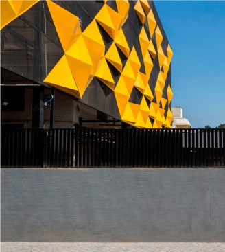 The organic design of the façade is a new concept in the otherwise conventional neighborhood
