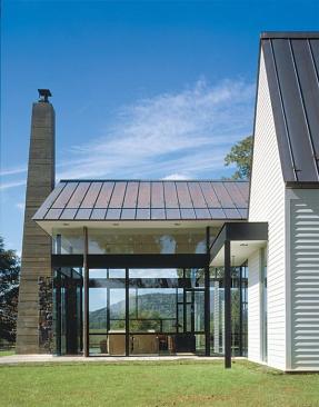The glass pavilions transparency prevents it from upstaging the original farmhouse.