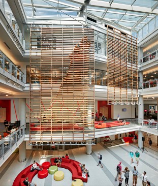 Atrium + Wolf Trellis Screen Wall