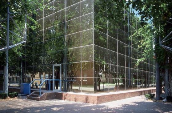 The+Indiana+Bell+(now+AT%26T)+Switching+Center+formerly+sported+a+lushly-grown+trellis+(shown+here+in+1989).+