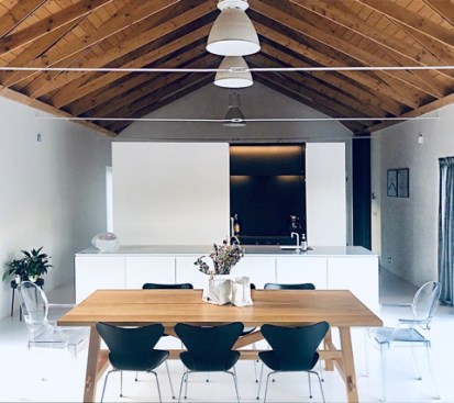 THE_HOUSE_LIVING_ROOM