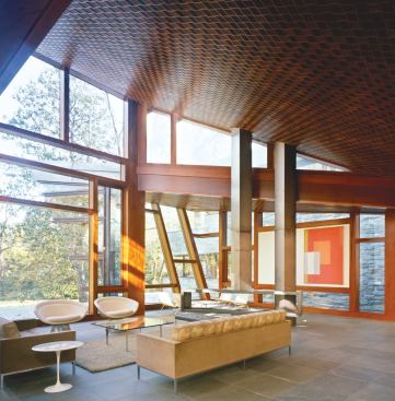 A ceiling of CNC-machined mahogany blocks lends a sense of order to an angular and asymmetrical living area.