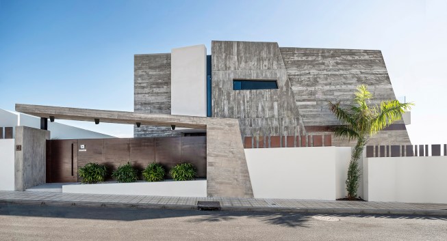 YS + 2 House, main facade.