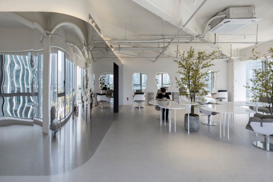 the open beauty space is reflected by the side of mirrors