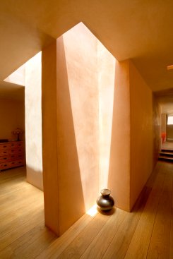 Mandeville Canyon modern minimalist home with skylights and natural light