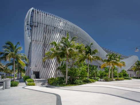 The multi-story structure
is the first of sweeping changes in Fort Lauderdale as the tides turn it from a former Spring Break destination to an amenity rich, upscale retail and entertainment district.