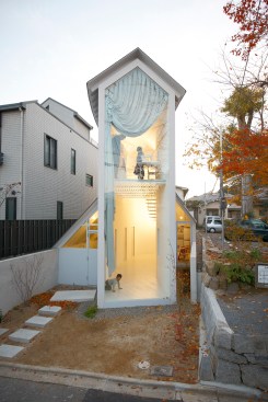 O House by Hideyuki Nakayama (2009)