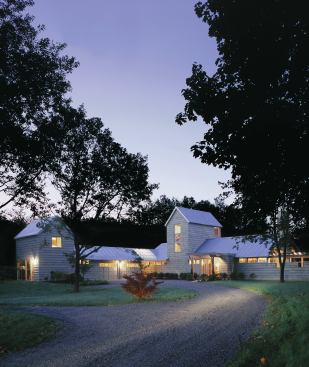 With the semi-solid front facade extending to become a pergola, the private side of the house bleeds into the landscape, and the glassy entryway stands out as a gate.